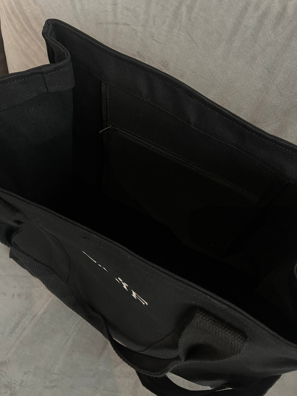Torba shopper płócienna czarna na zakupy i siłownie - widok do środka