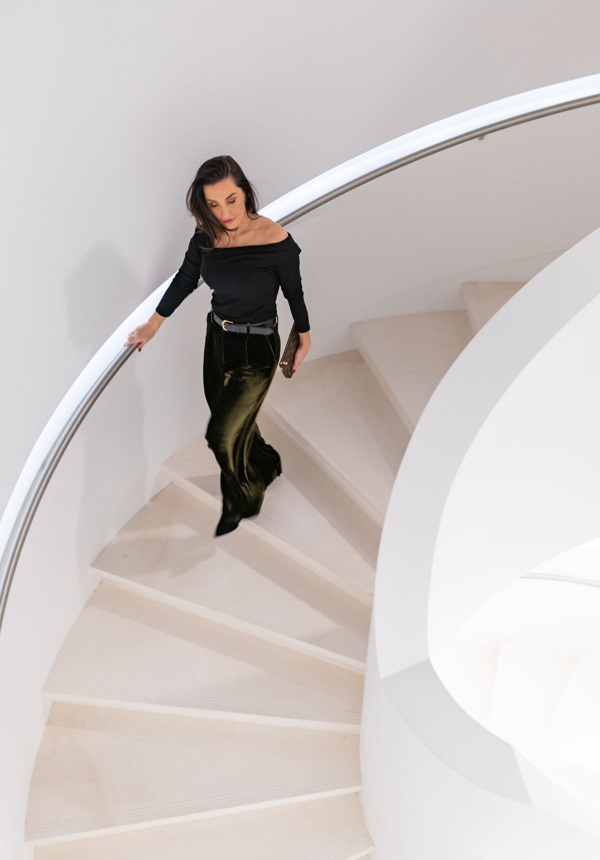 Elegancka czarna bluzka z odkrytymi ramionami LARA