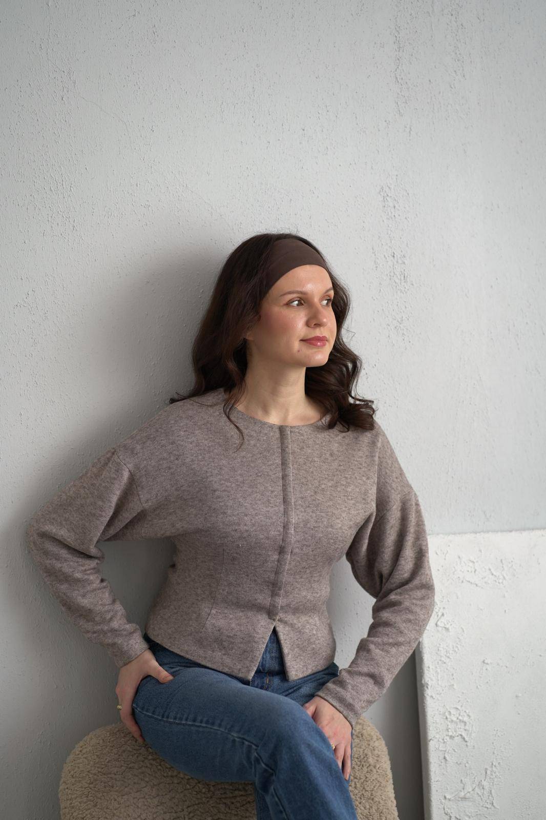 Taliowany sweter-żakiet z czystej wełny / rayon / tencel, elegancki i kobiecy, na topie kategorii odzieży
