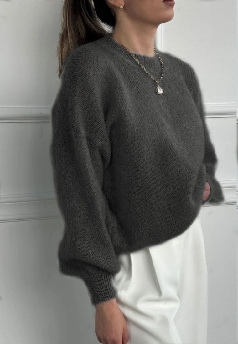Puszysty sweter damski z cienkiego moheru SKY