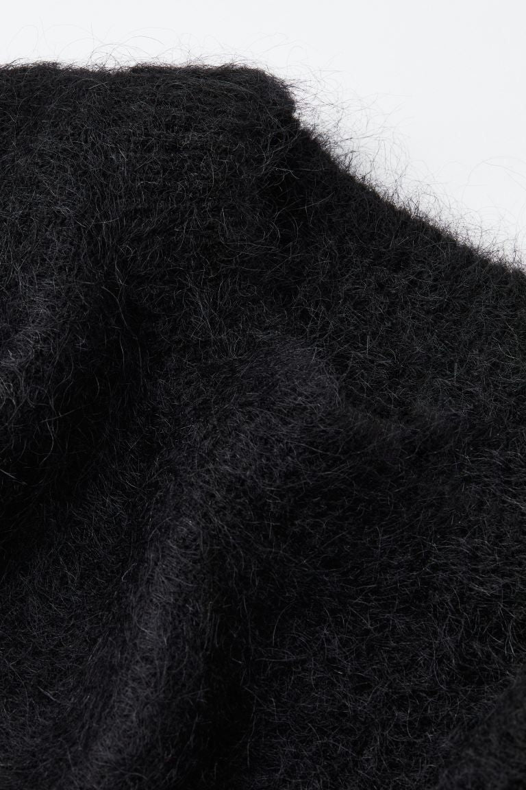 Puszysty sweter damski z cienkiego moheru SKY