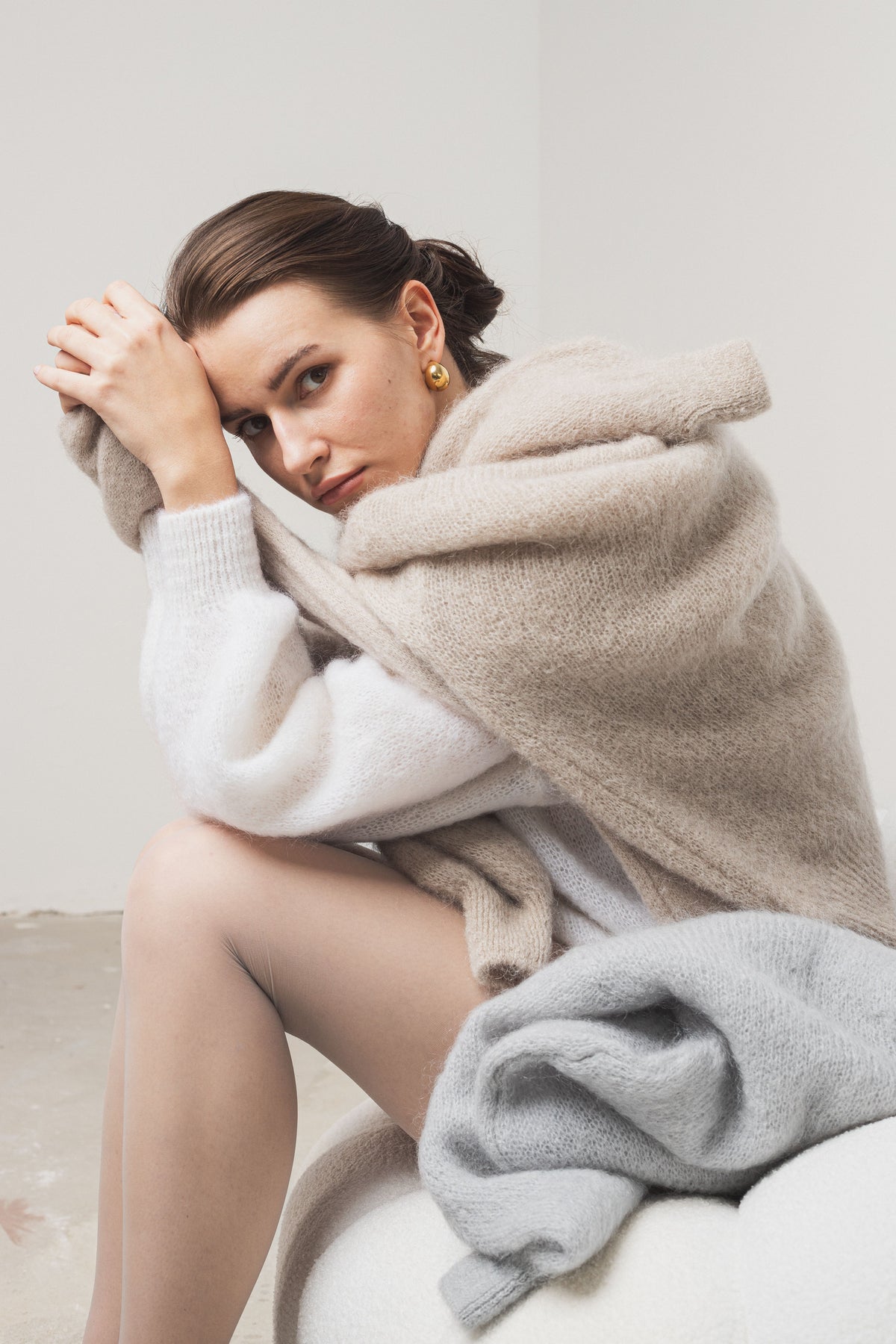 Puszysty sweter damski z cienkiego moheru SKY
