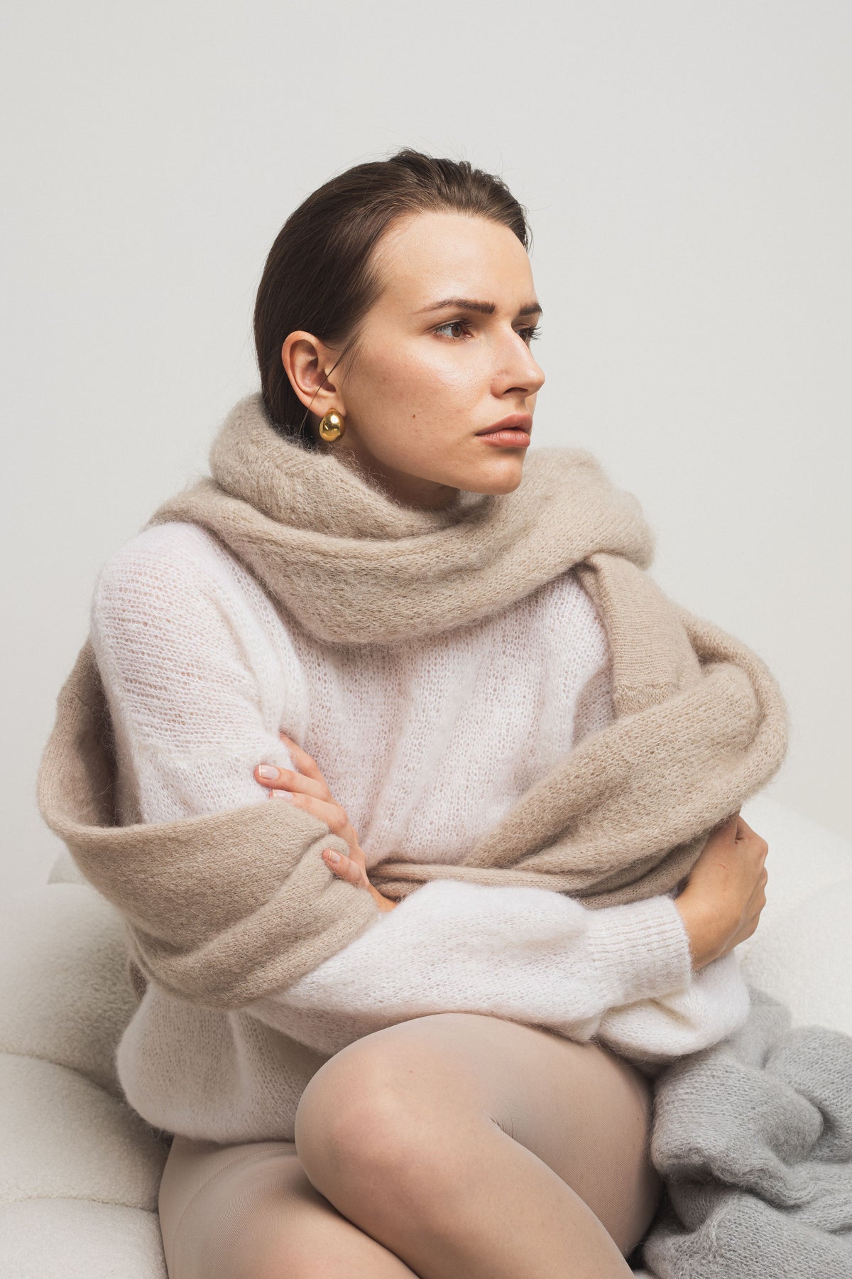 Puszysty sweter damski z cienkiego moheru SKY