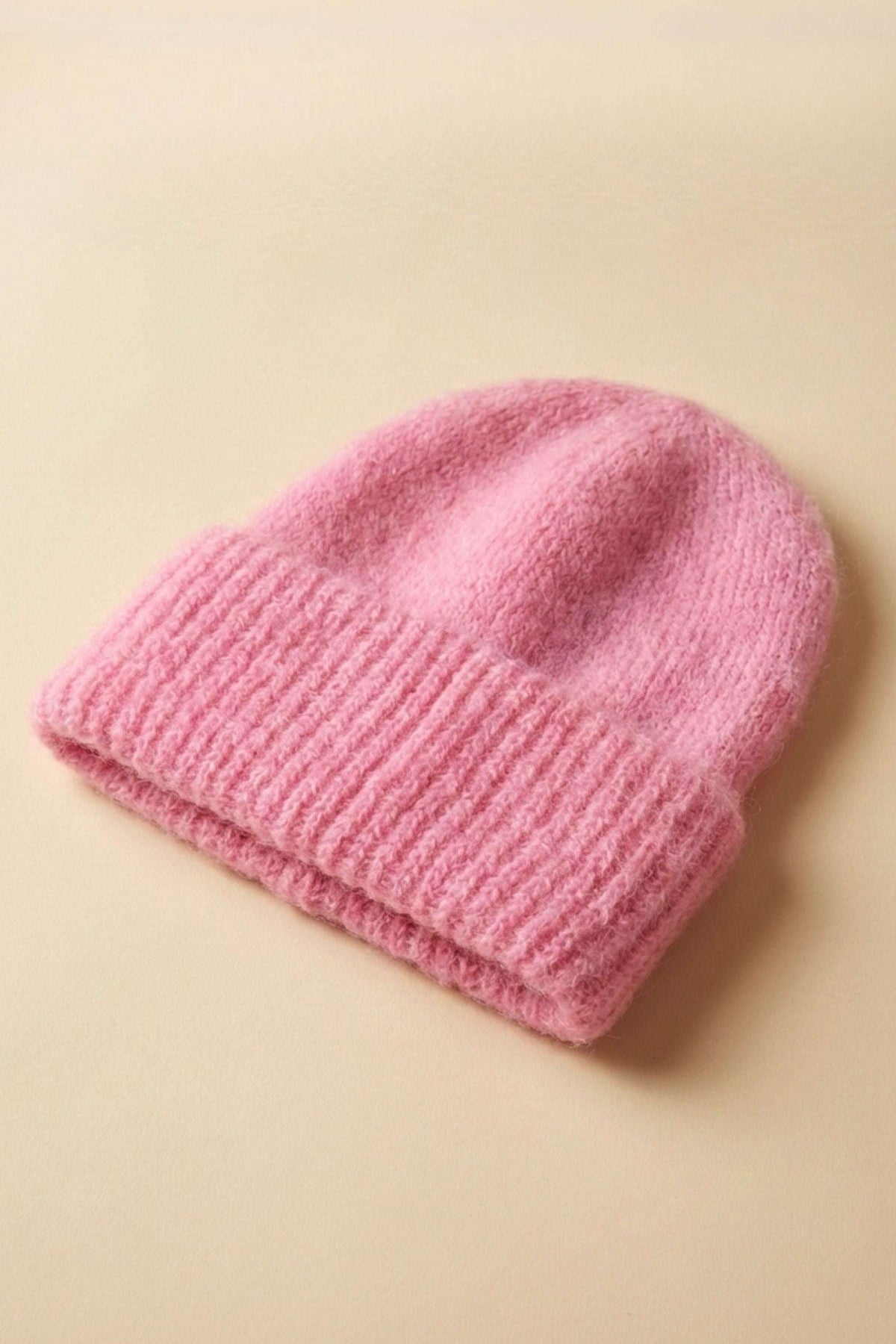 Ciepła Czapka Misty Beanie wykonana z 76% z moheru w kolorze różowym 