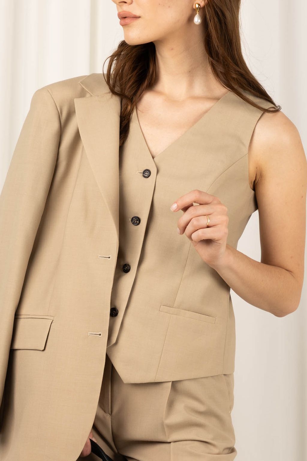 Klasyczna elegancka beżowa kamizelka Gloria Beige